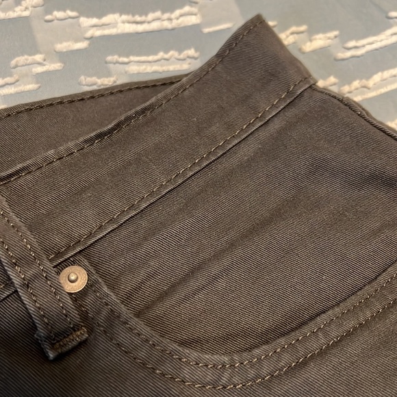 Men’s Levis 502s. A dark grey color.  New never worn - Picture 4 of 6